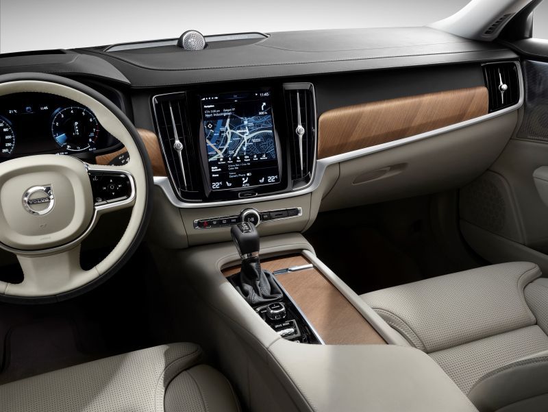 Volvo S90 technical specifications and fuel economy